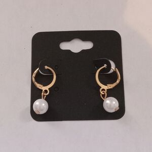 Elegant Gold and Pearl Hoop Earrings